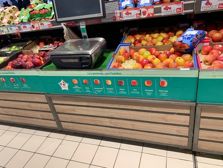 りんごの量り売り @ Auchan