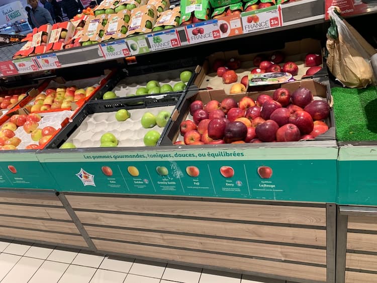 りんごの量り売り @ Auchan