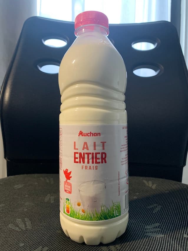 牛乳。1 L
