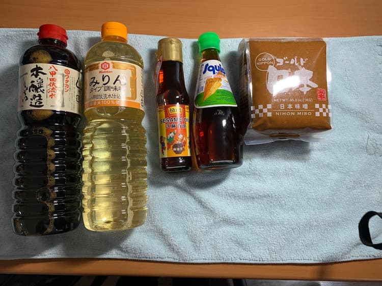 しょうゆ、みりん、ごま油、魚醤、みそ
